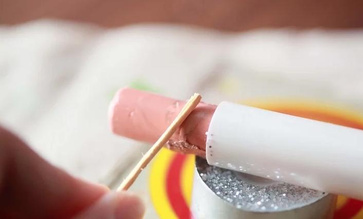 口红断了千万别丢这招修复,口红尖碰坏了怎么复原