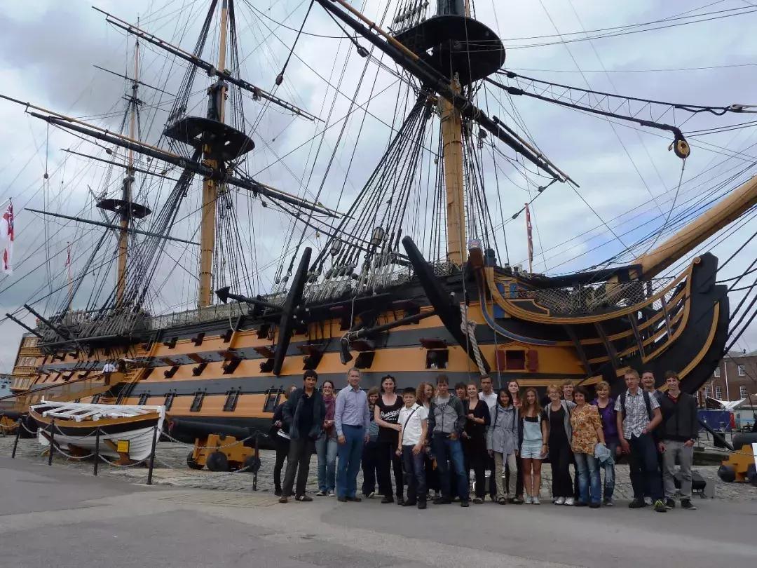 暑期游学英语课程,英国游学夏令营必需要学习英语