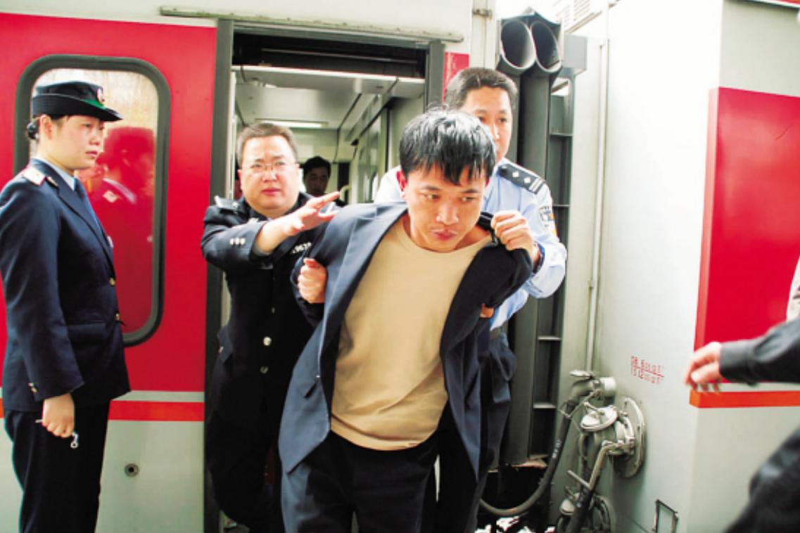 5000万买彩票盗窃案 (银行职员盗窃5100万只为买彩票)