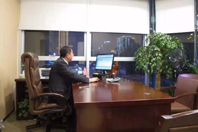 银行员工忙不忙,银行行长最新工作汇报