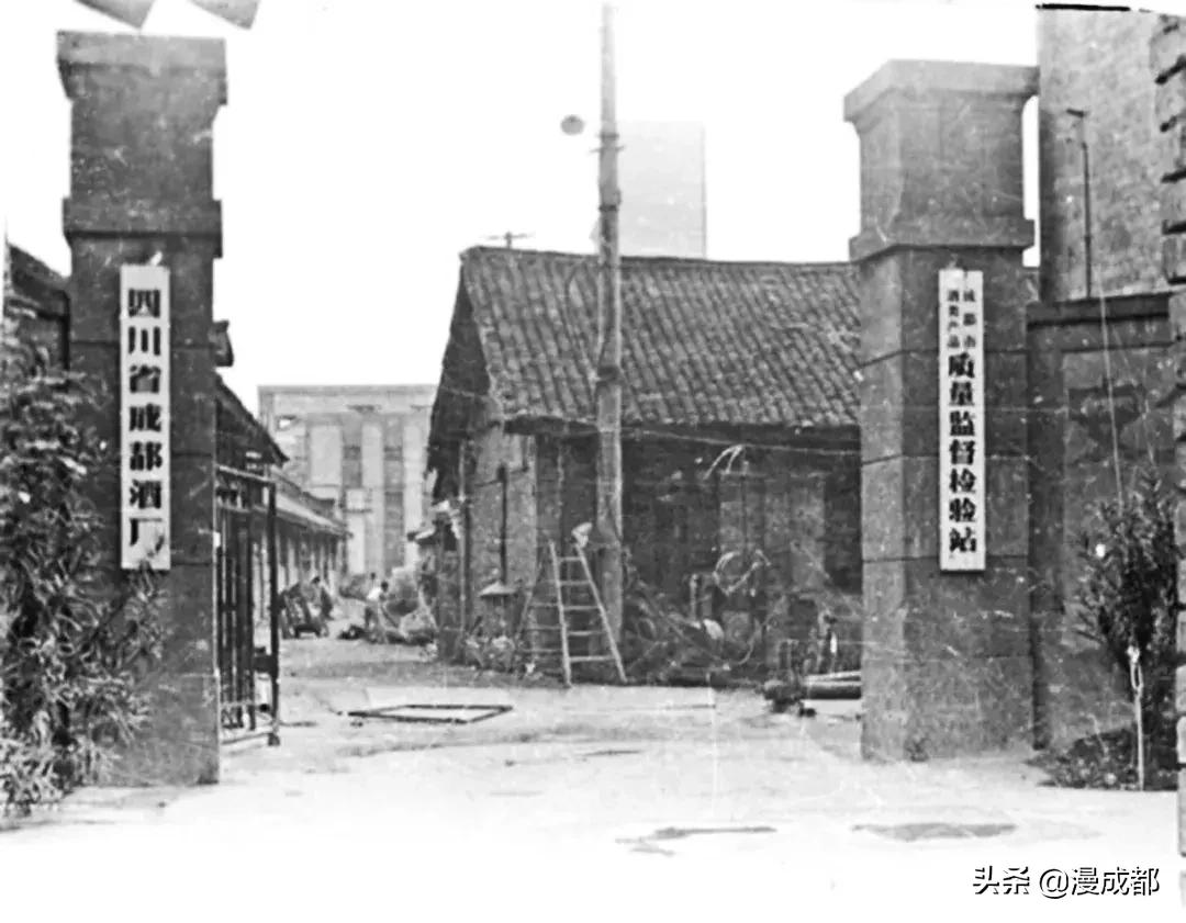 成都人说，我当年那里排过队，三天三夜，为了全兴