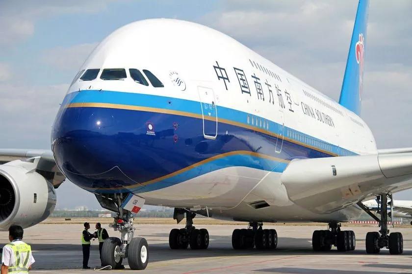 是时候说再见了,「空中巨无霸」A380双层客机黯然退场