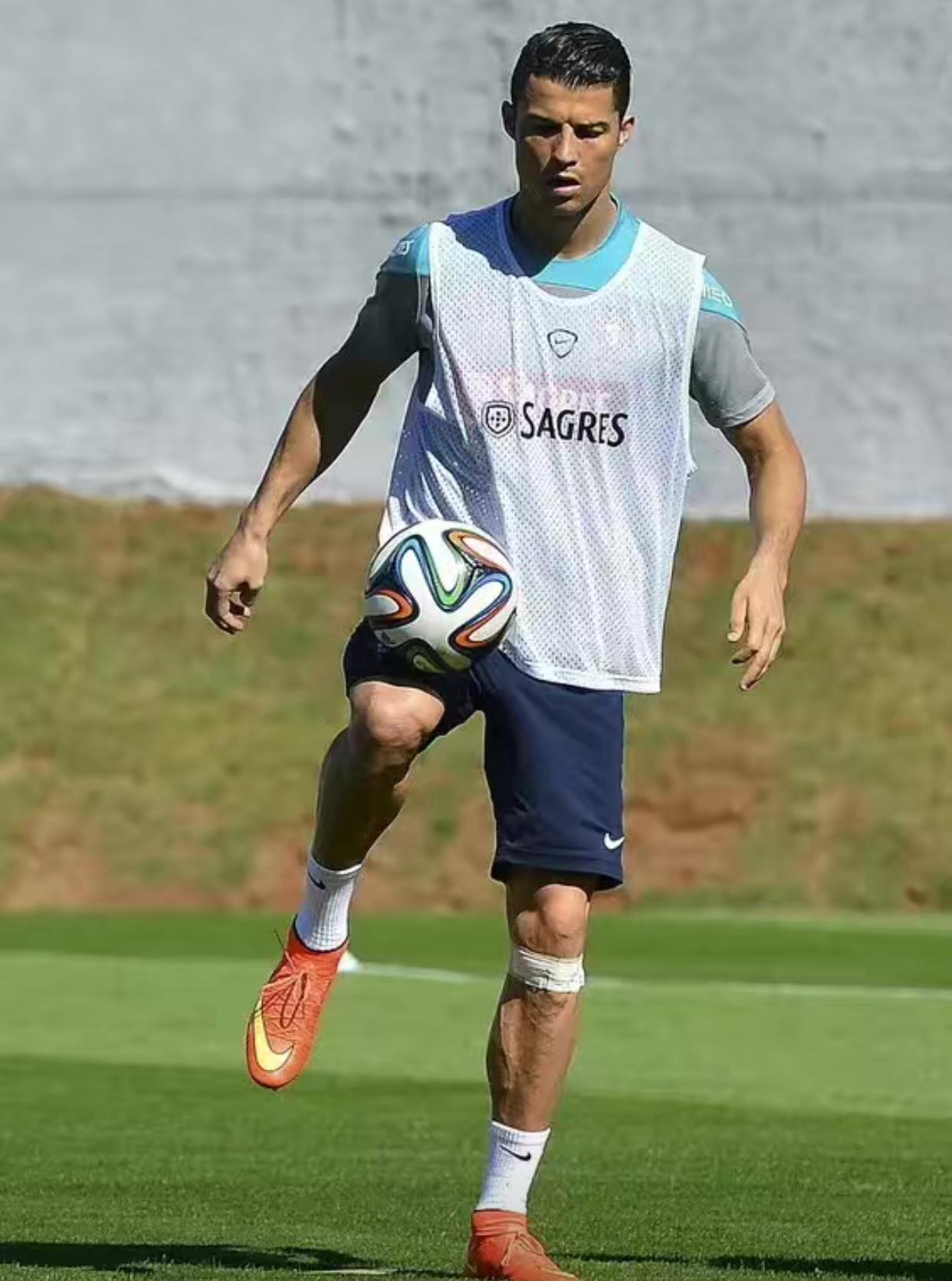 来看看什么是踢足球,踢足球一些知识