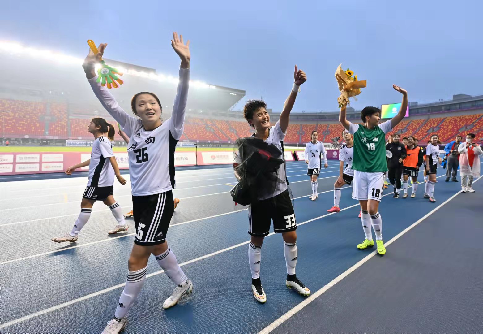 铜牌创造全运最佳战绩陕西玫瑰雨中怒放