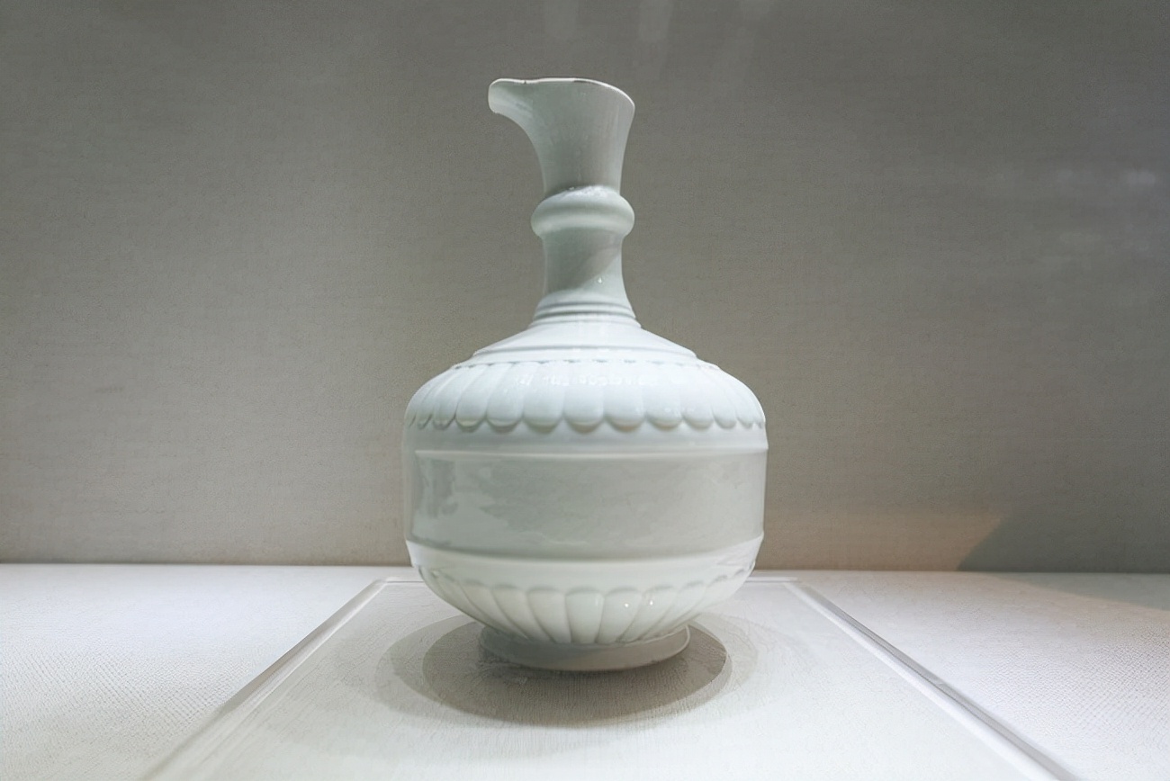 郎世宁画的后妃为什么长一样,郎世宁给乾隆和妃子画的油画肖像