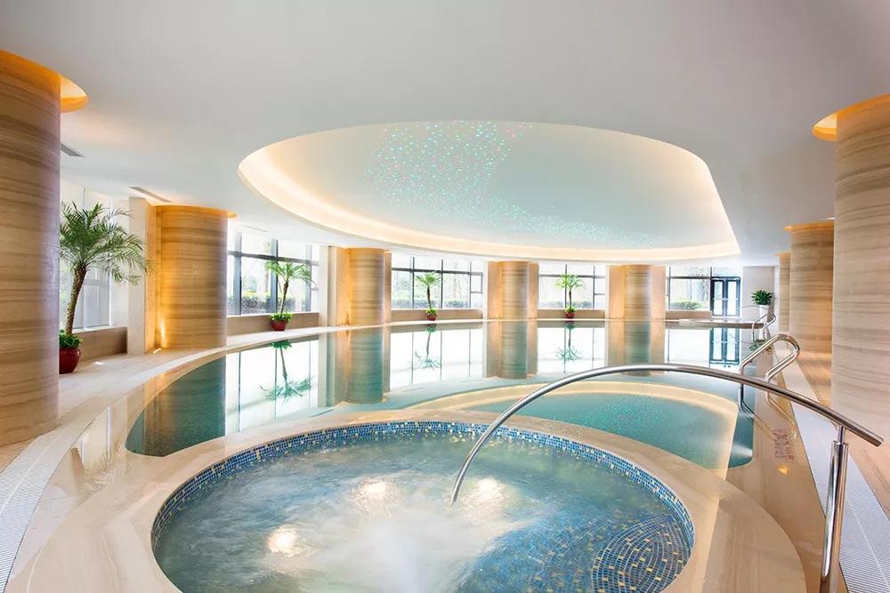 海花岛希尔顿海鲜自助餐团购,在希尔顿住酒店可以免费吃自助餐