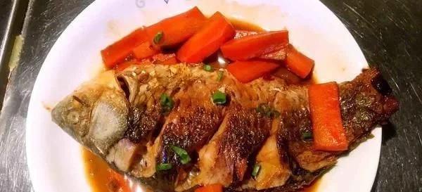 鱼刺卡喉咙怎么办不放冰箱,鱼刺卡到喉咙最好办法喝醋