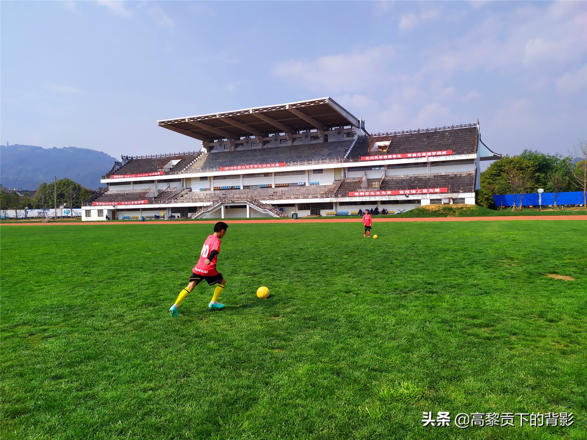 云南腾冲偶遇篮球赛顺便看看腾冲的体育设施如何？