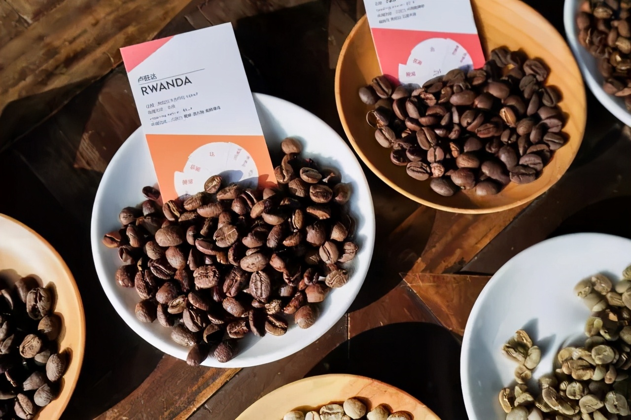 每天要喝掉两杯奶茶,每天要喝2000ml咖啡