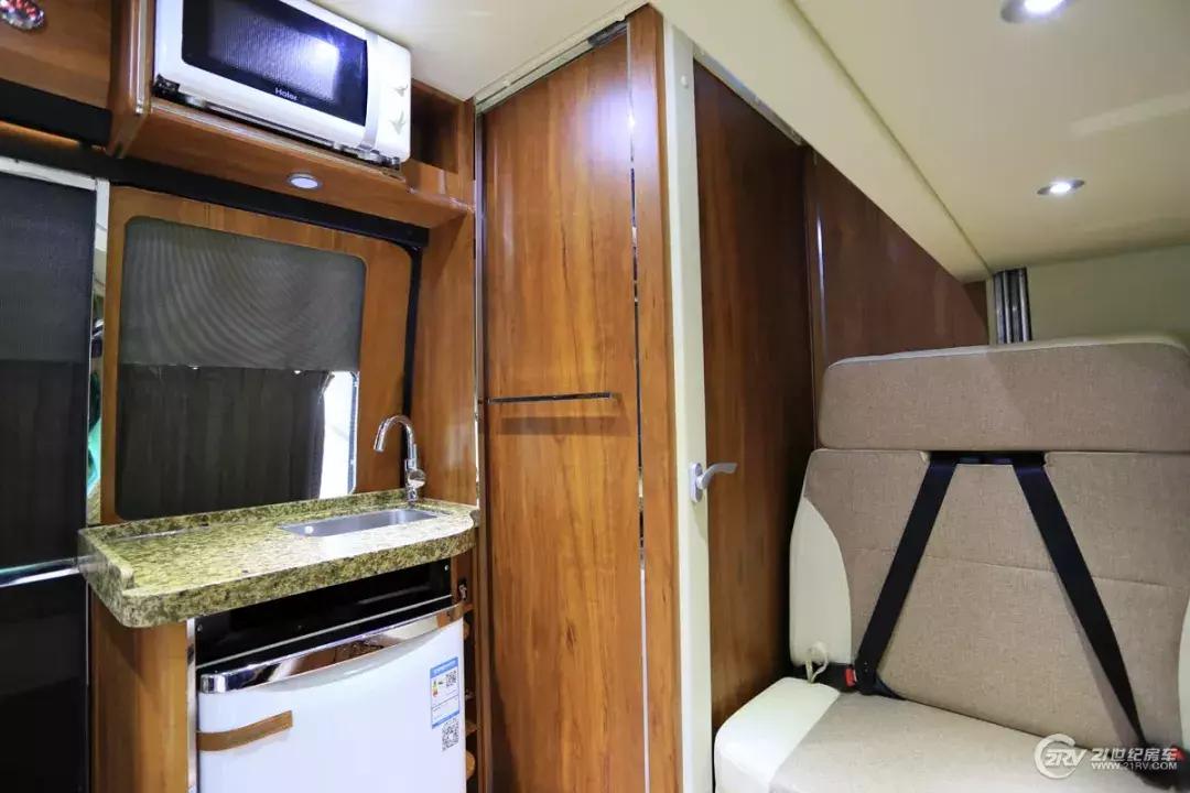 可住4人b型房车,最合理的b型房车布局4座
