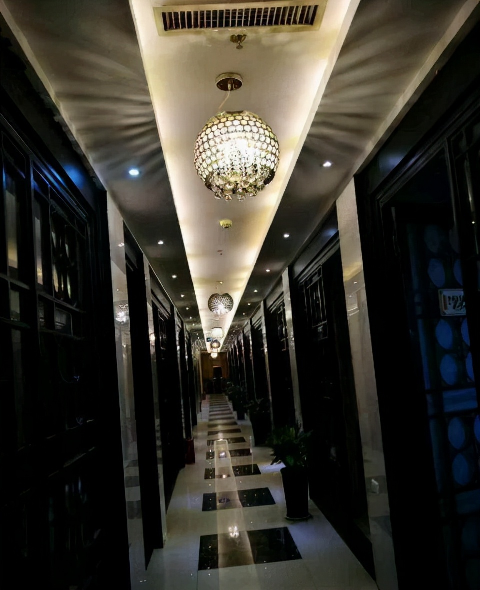 最豪华的洗浴城,豪华洗浴中心大楼正门