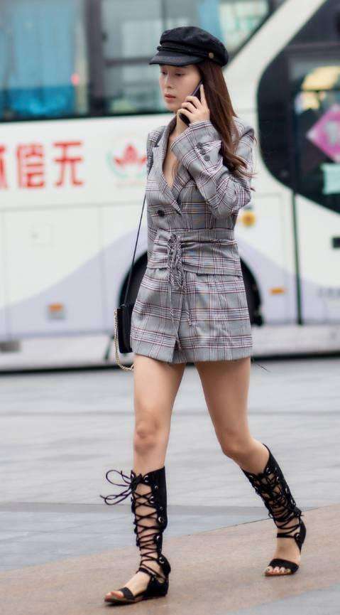 脱掉你的老爹鞋吧，今年流行的是“吊兰鞋”，高雅不过时明星都爱