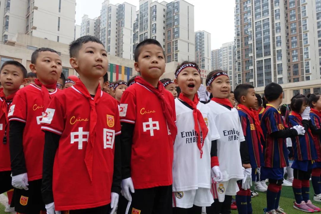 【“七个一”先锋在行动】呼和浩特市足球协会“万达分校足球基地”挂牌仪式在南门外小学万达分校举行