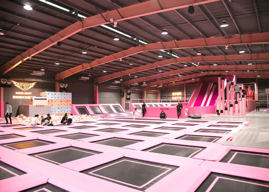 10000平方米蹦床乐园,网红蹦床公园视频