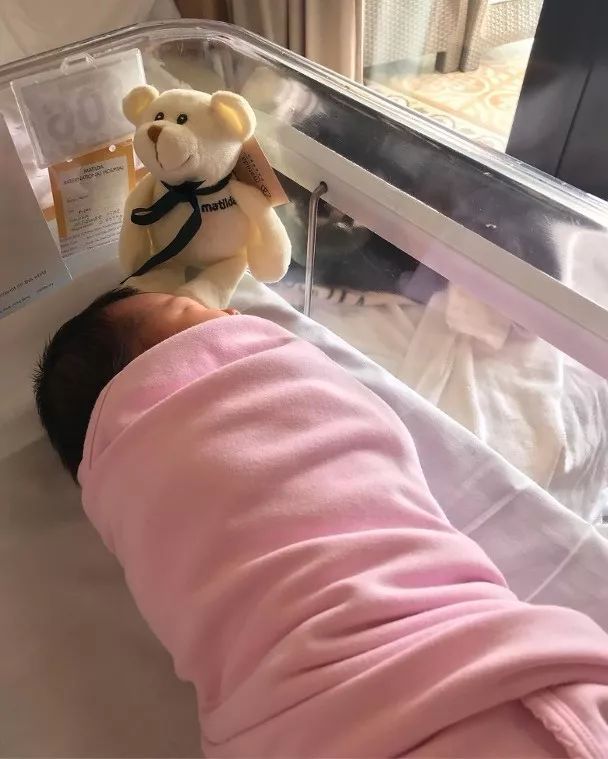 恭喜恭喜！29岁前港姐荣升人母阵痛4小时后顺产6.5磅千金