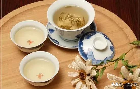 今日端午，吃粽子、插艾条、赛龙舟、佩香囊，端午过后，注意养生