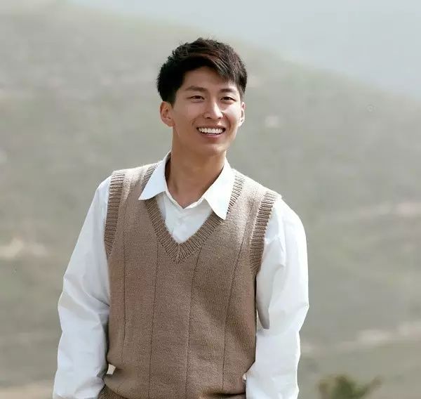 窦骁：富二代家境存疑、出道10年不温不火，却成了何超莲的男朋友