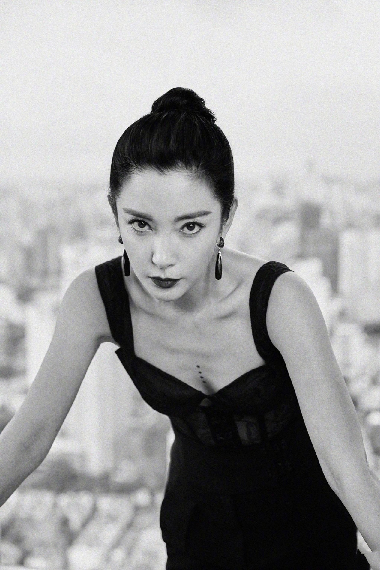 脸上有痣的女生都非常漂亮,脸上哪几个地方长痣是气质女神