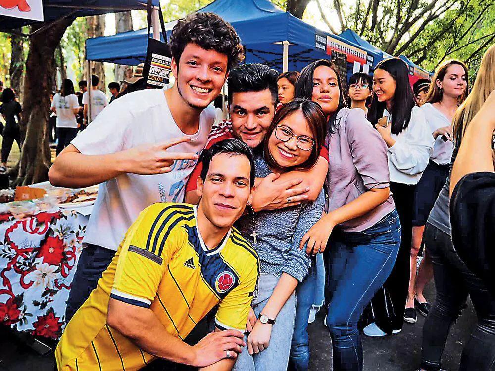 留学生用就造句,学生造句集锦100句