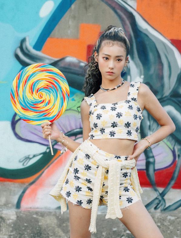 Jace陈凯咏新歌《IWish》挑战踩直排轮溜冰吊威亚呼吸困难