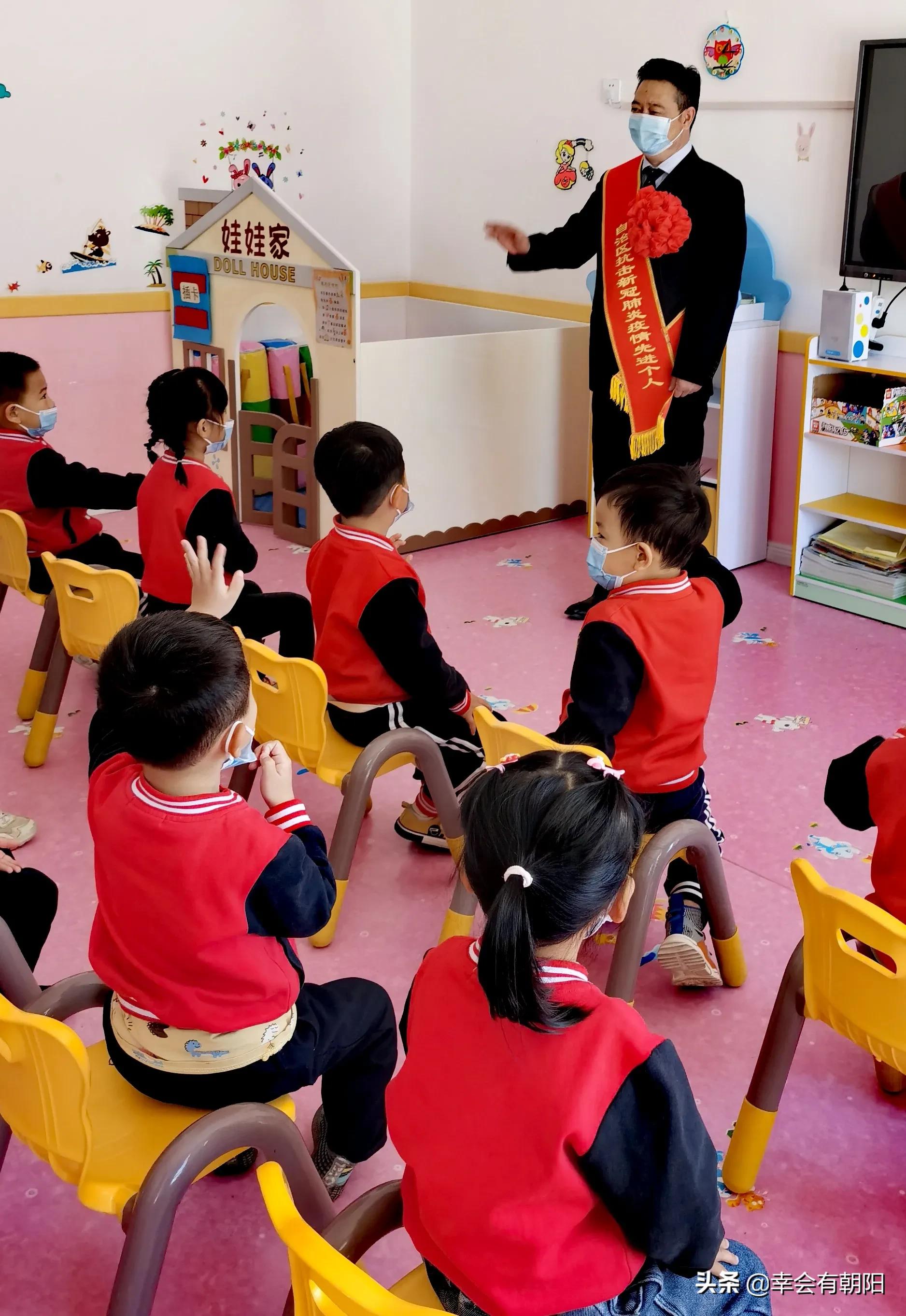 最美志愿者余哲明图片,最美志愿者登录平台