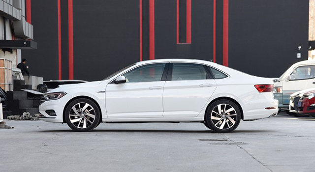 迈腾vs卡罗拉,新款车上市还能买到老款吗