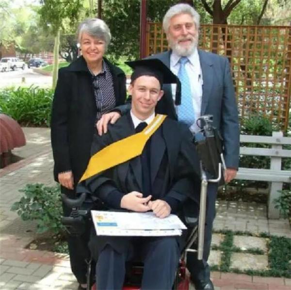 幽灵男孩马丁什么病,幽灵男孩马丁患病卧床