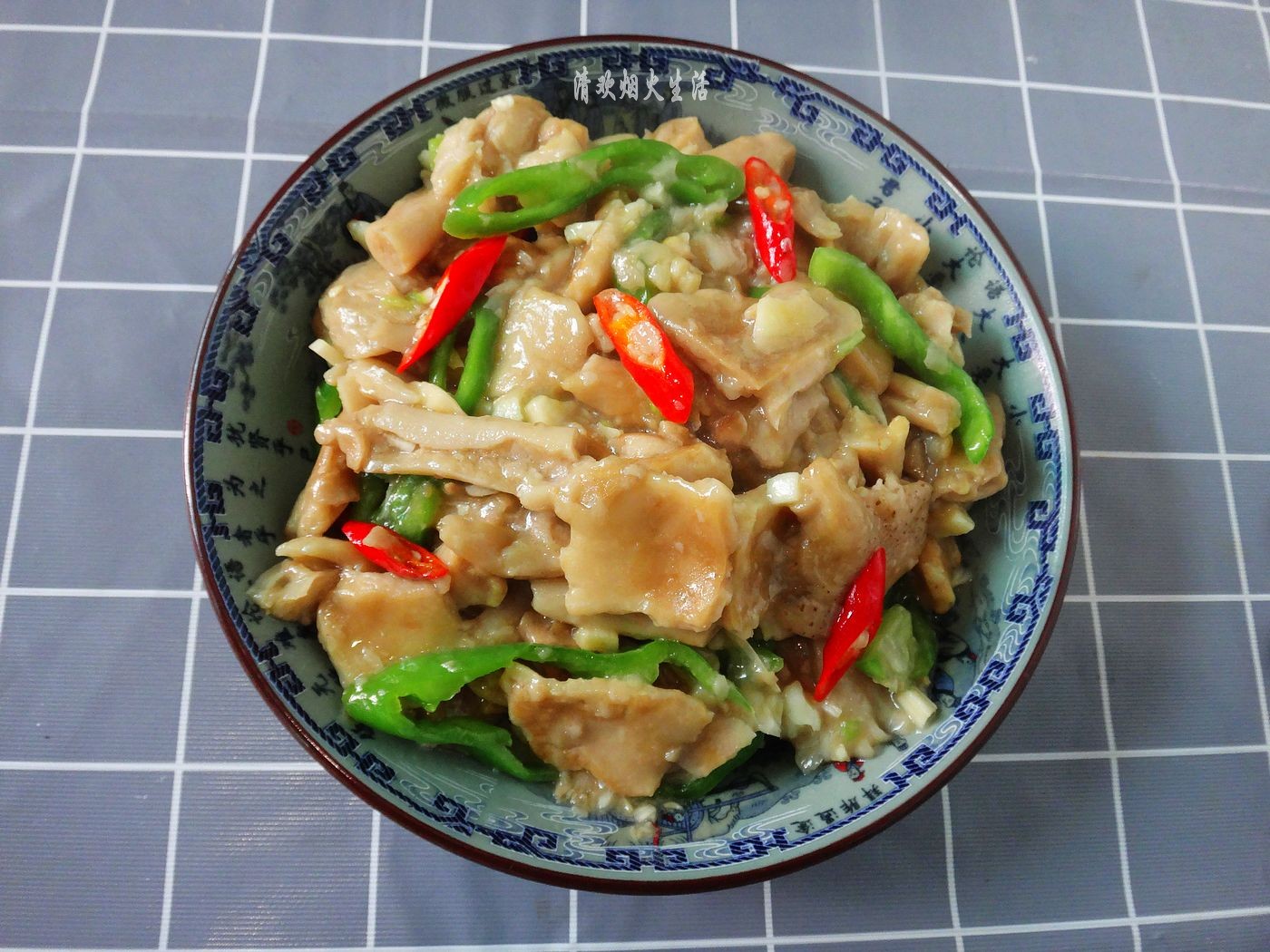 野生菌直接放水里清洗是错误的，教你两招，轻松吃干净美味的菌子