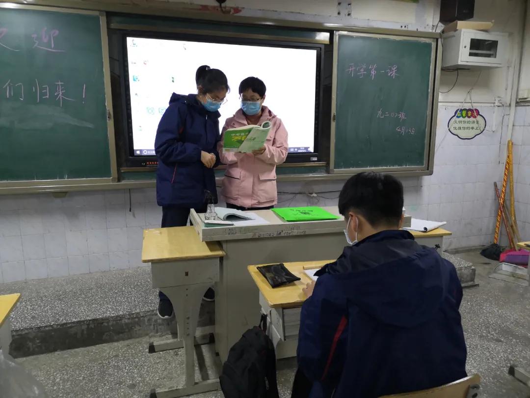 各学校开学第一天的报到情况,开学第一天的视频幼儿