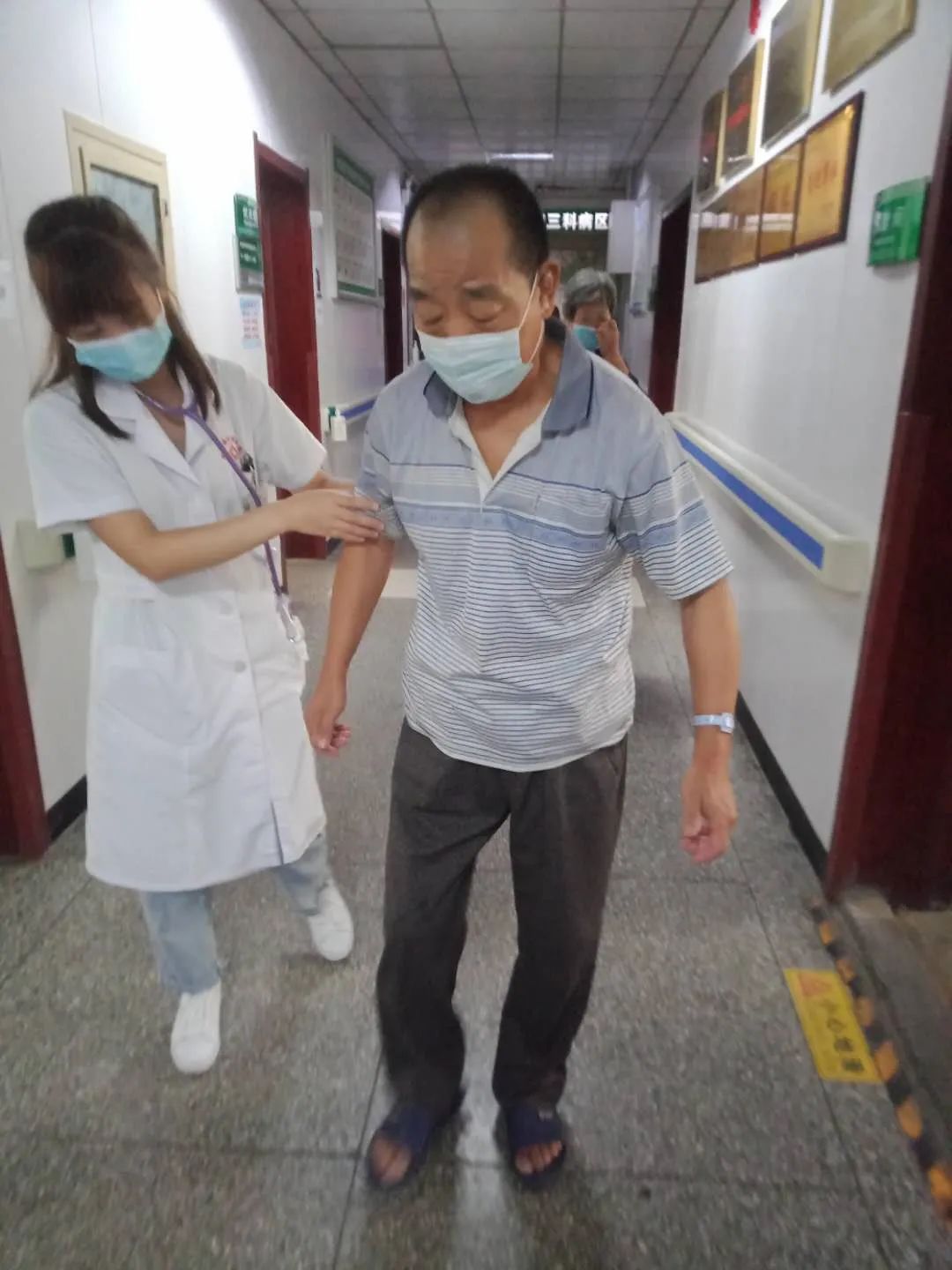 偏瘫患者手脚分离的锻炼方法,脑出血左手偏瘫如何自己锻炼