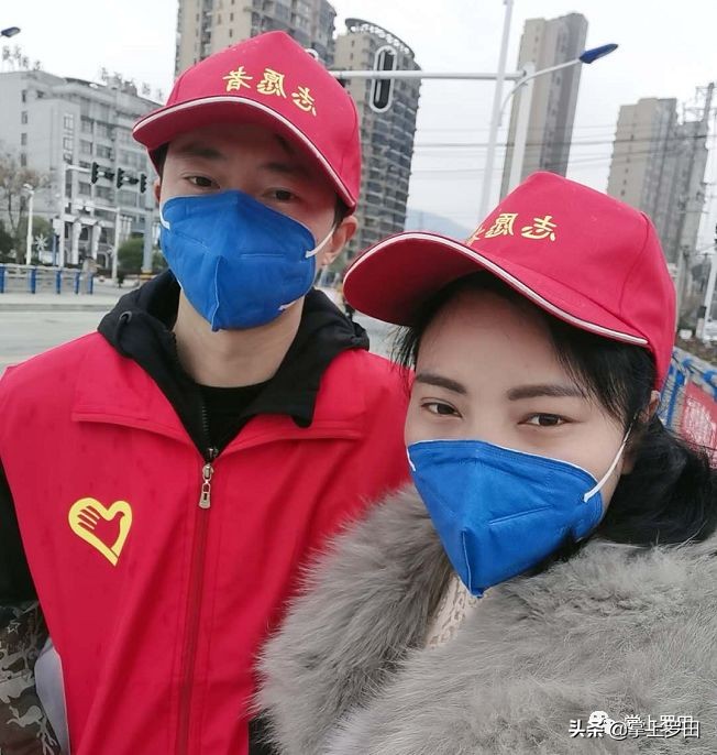 他们的付出值得铭记,他们的身影我们应该永远铭记