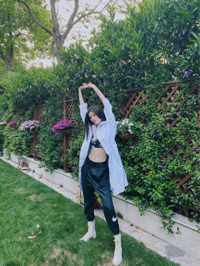 何穗晒照,何穗腹肌