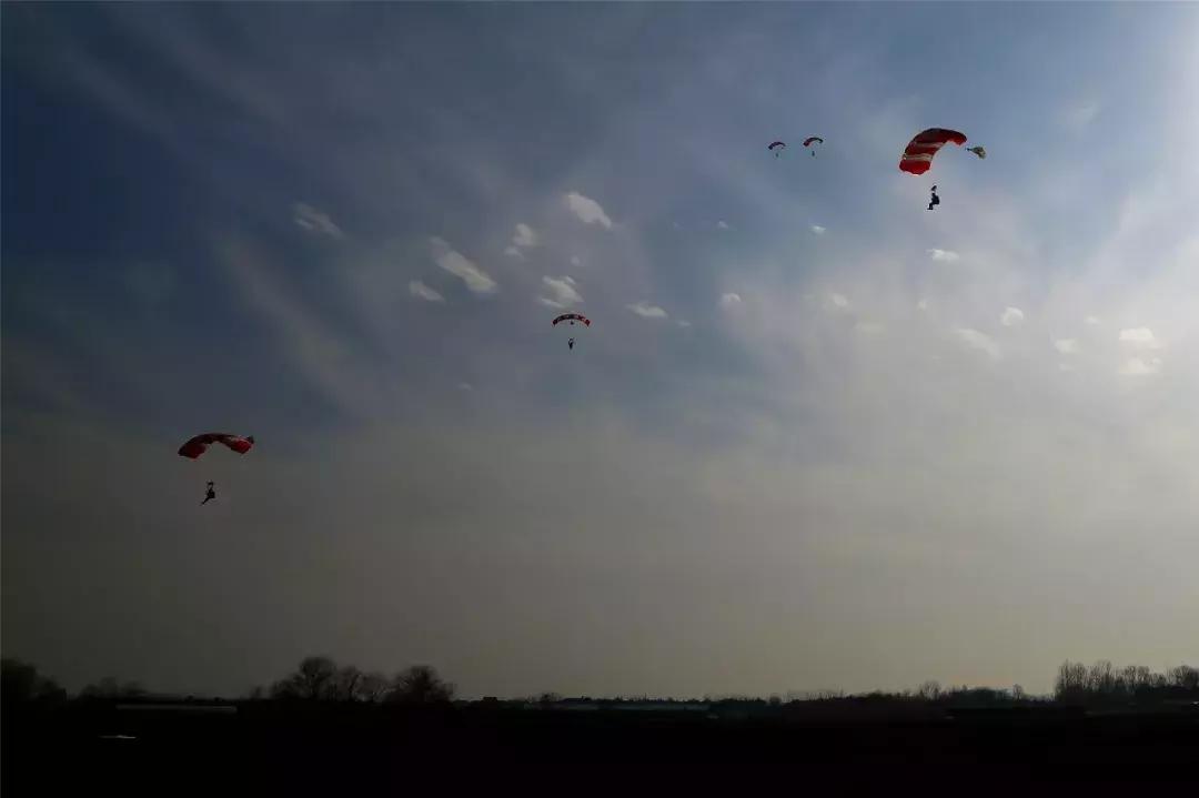 中国空降兵雷神出击,雷神特种兵出击