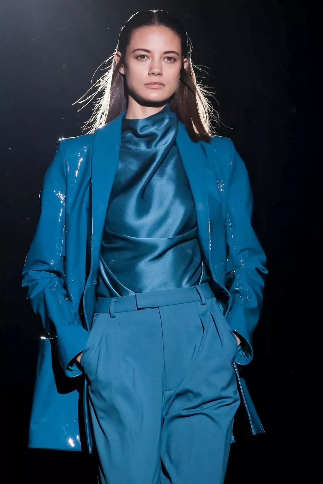 等疫情过后穿上漂亮的衣服,等疫情过后去赏花