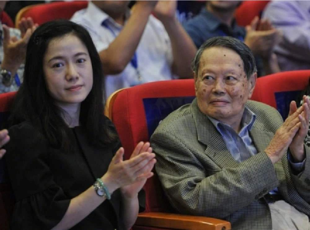 杨振宁翁帆结婚相差多大岁数,翁帆与杨振宁结婚生活状况怎样