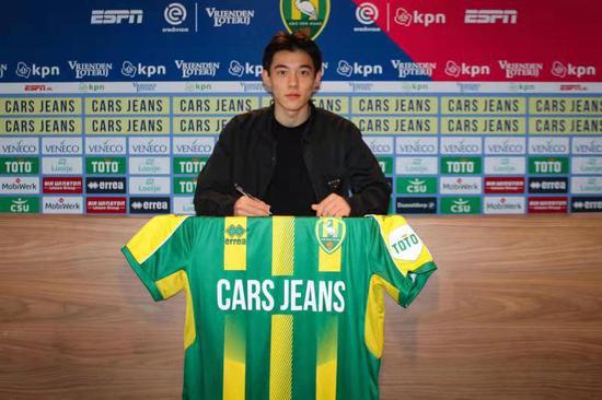 中国足坛十大火爆球员,现役足坛帅哥门将