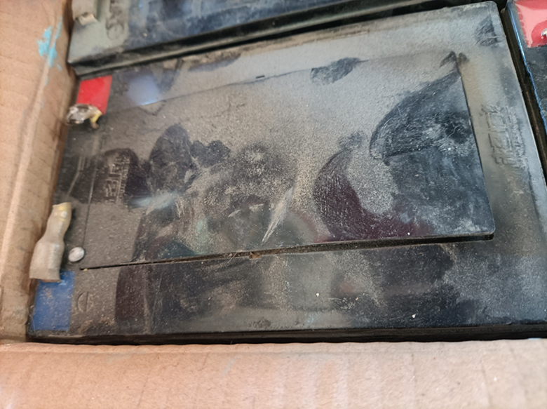 电动车电池充不满电充电器不跳灯,电瓶车充电器充不进电怎么修复