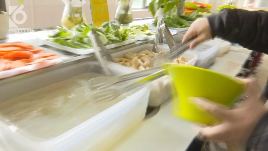 食堂4元成本的小火锅,别人家的食堂十元钱能吃小火锅