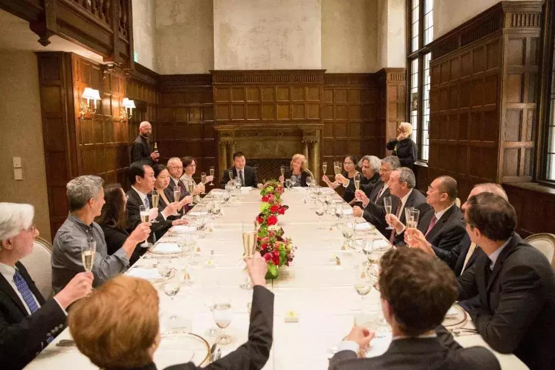 哈佛校长一行造访恒大总部,哈佛校长访问恒大