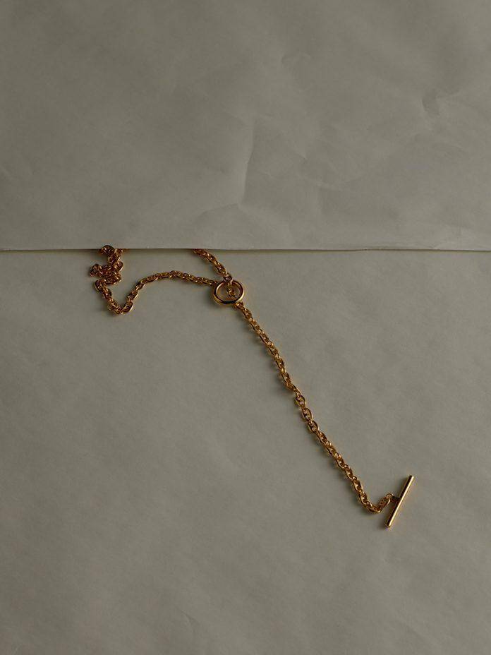 有时候质感就体现在小小的配件上，一件可以陪你穿梭日常的珠宝