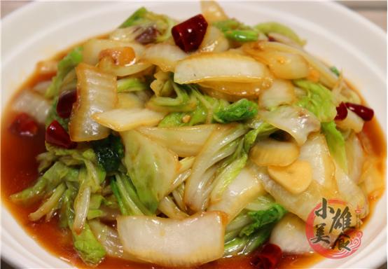 炒白菜，直接下锅是大错！大厨教你一招，白菜鲜嫩脆爽、不出水