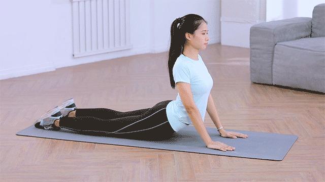 初中课间拉伸操完整版,大课间放松拉伸单人展示