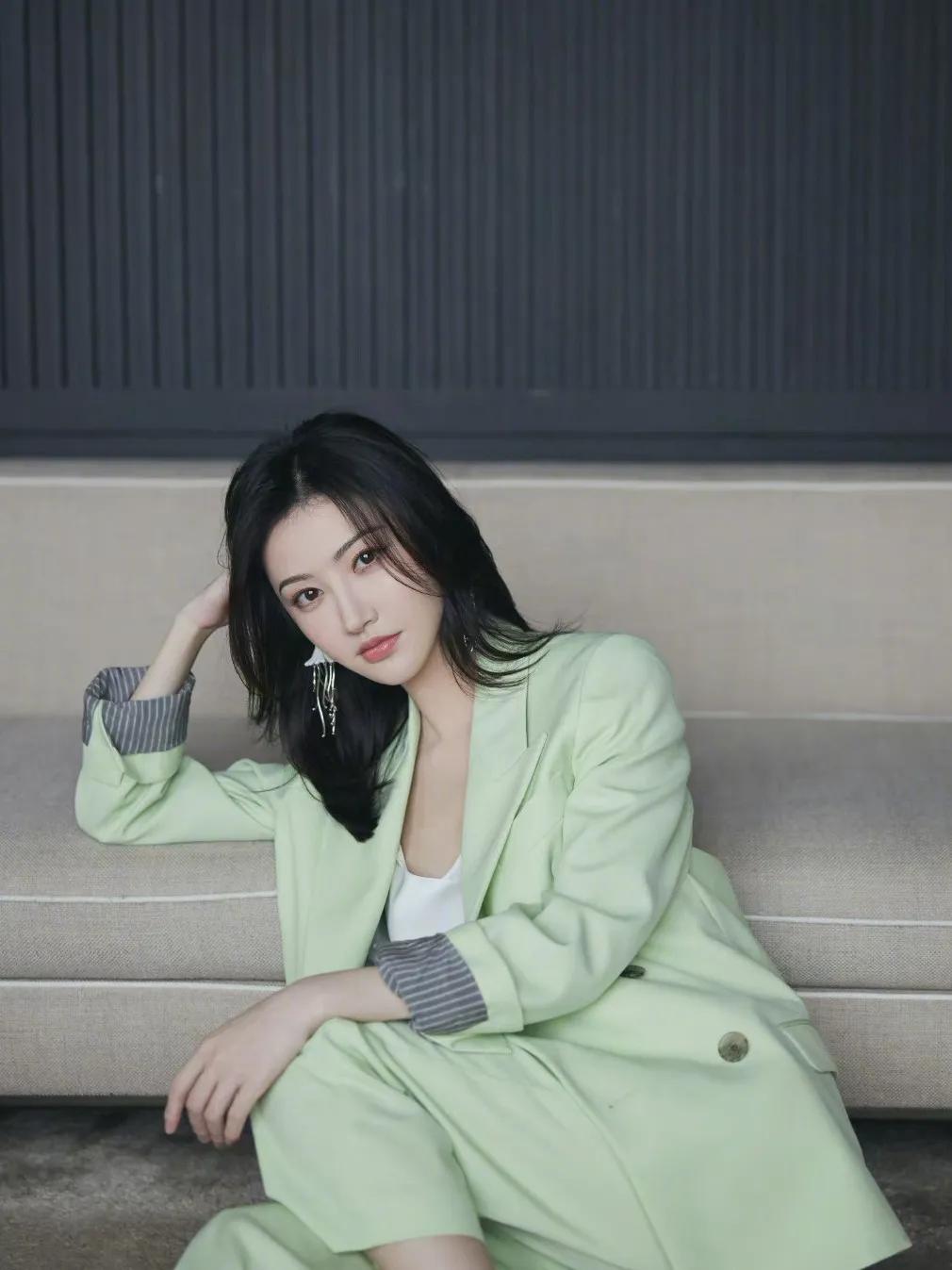 春季西装外套怎么穿出时髦感,西装外套最帅气的搭法春天必穿