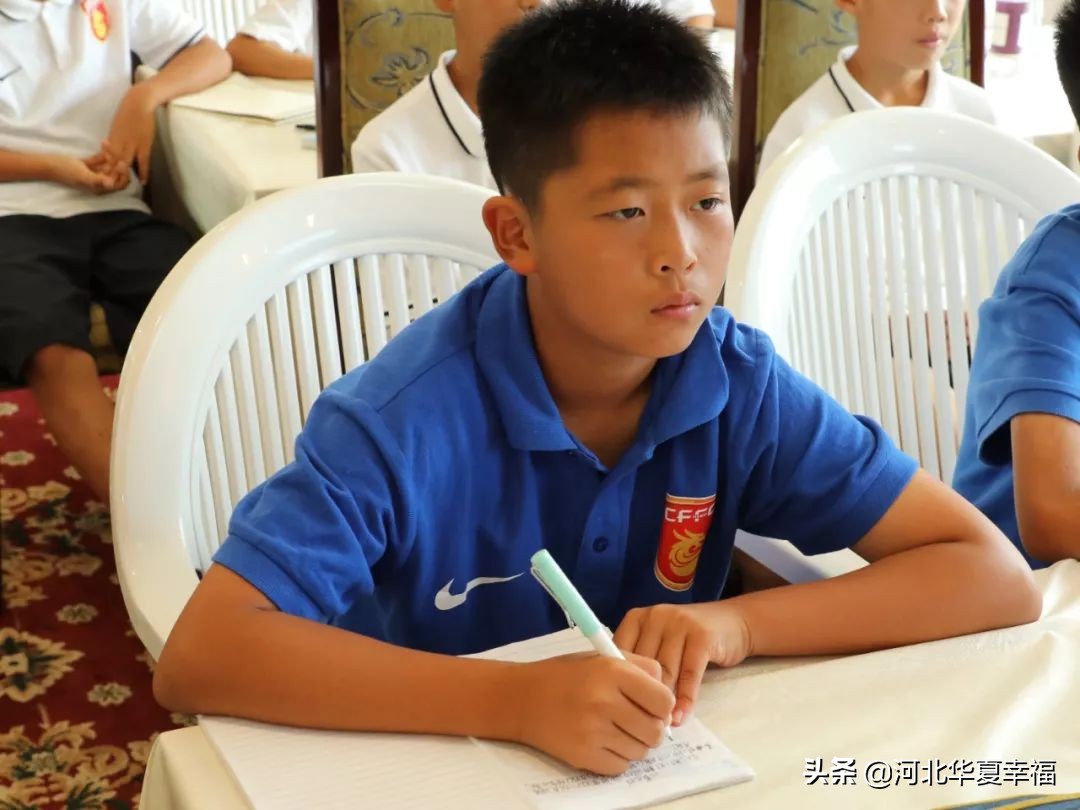 幸福足球俱乐部青训报名,幸福小将图片