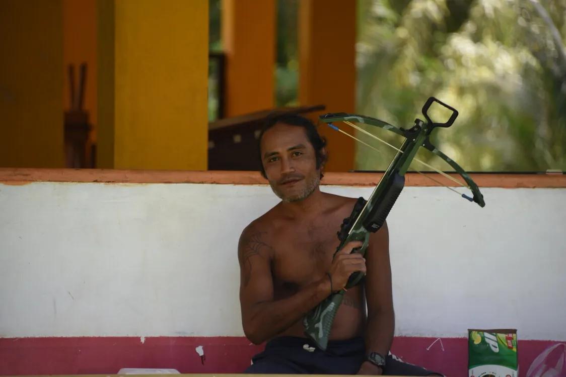 传说帕劳只要女人进入男人会馆就会变成门口的石头