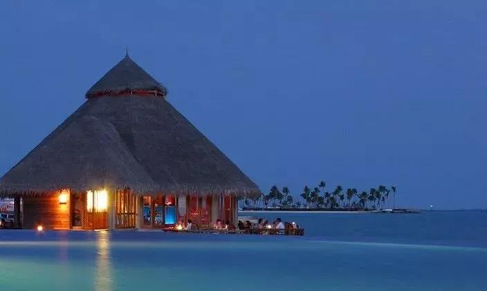 马尔代夫七星选岛全攻略,马尔代夫沙滩别墅出海游泳