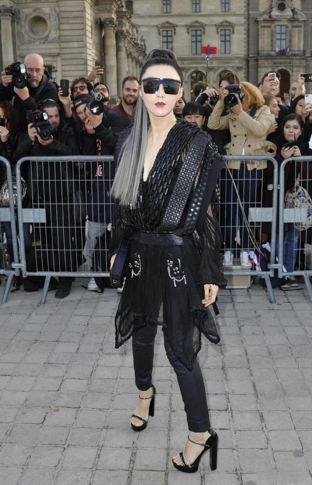 范冰冰在日本拍的惊艳海报,范冰冰新造型看秀现场