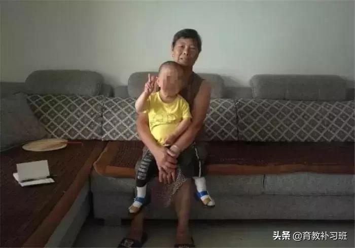 48岁儿子体重24斤,72岁老母亲:不敢死，怕没人照顾他