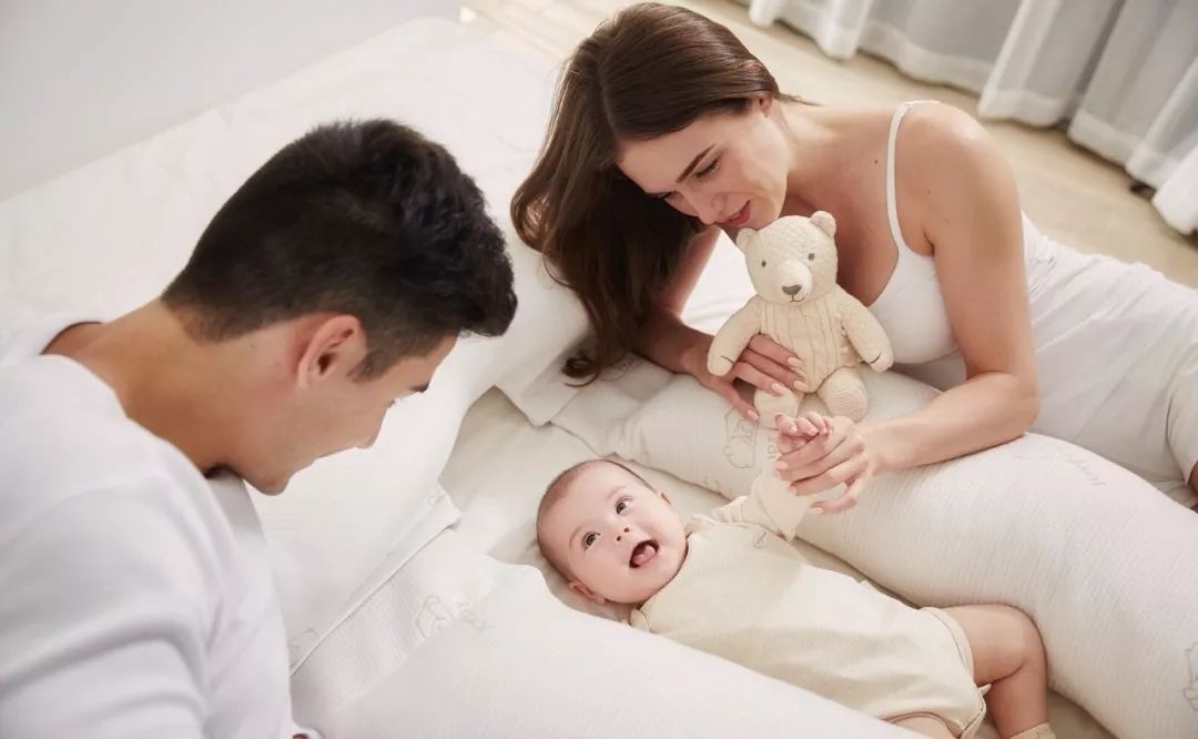 英国夫妻生22个孩子喝三桶牛奶,英国夫妻生22个孩子纪录片