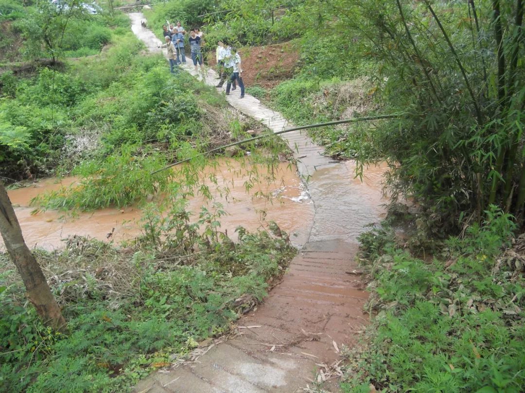 85后香港博士，为重庆人修了一座桥，上万村民请神仙加持